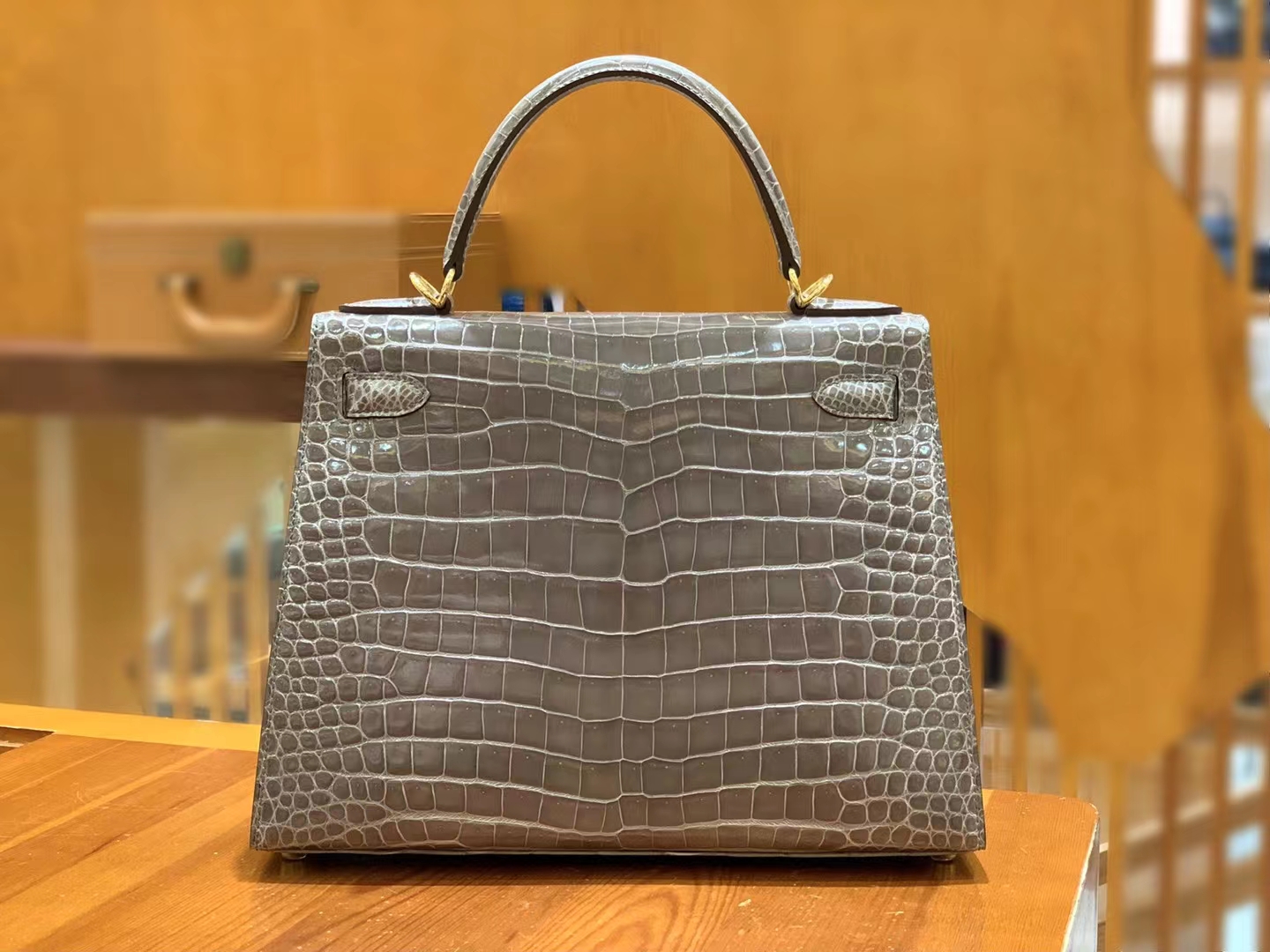 HERMES 爱马仕 Kelly 28cm 81 Gris Tourterelle 斑鸠灰 银扣一级尼罗鳄鱼皮“••”进口蜜蜡线 全手工制作