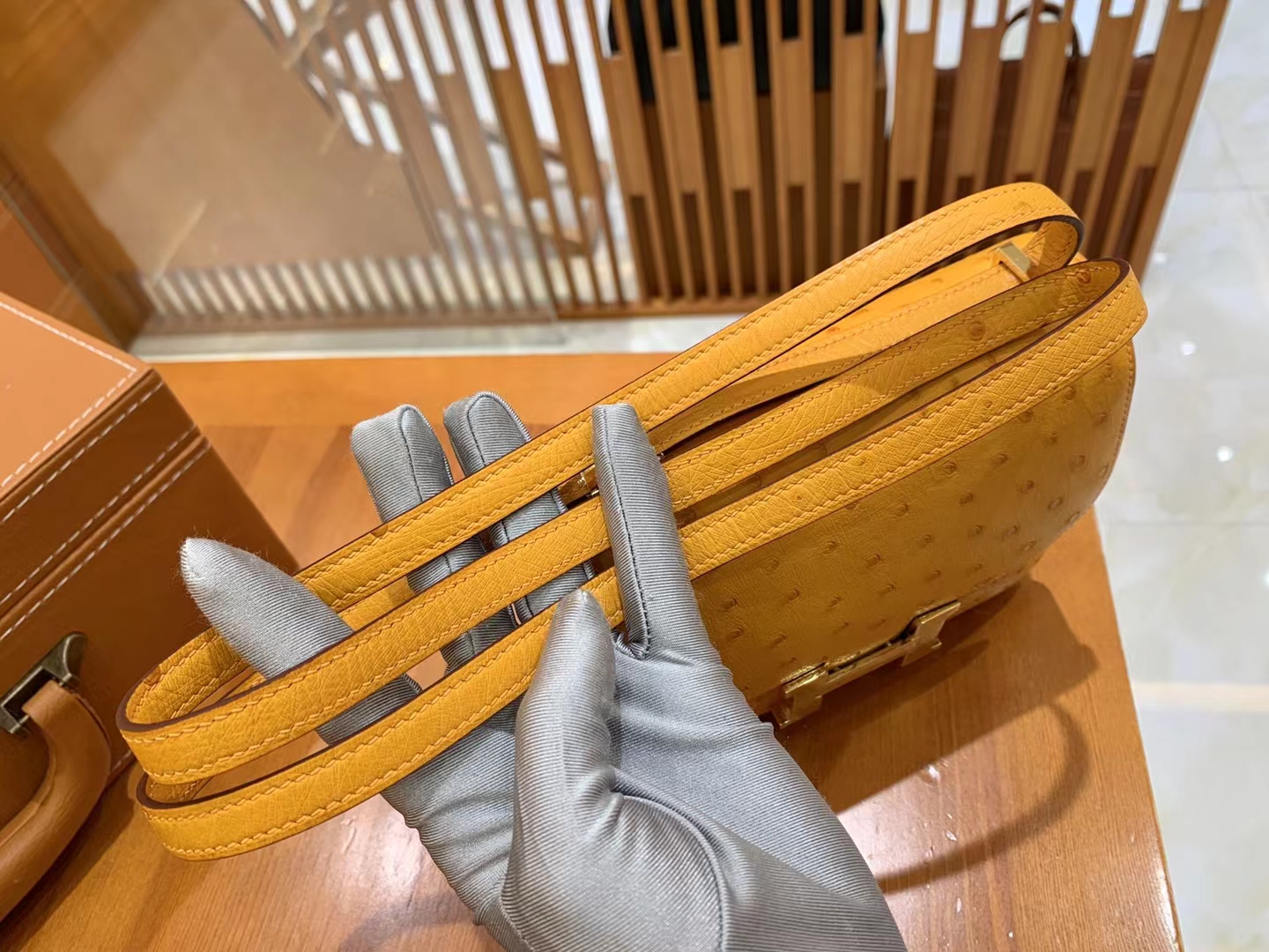 HERMES 爱马仕 Constance 空姐包 19cm 南非KK鸵鸟皮 Ostrich 9D琥珀黄 进口蜜蜡线 全手工制作